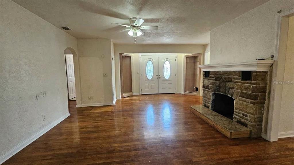 25 E CHESLEY AVENUE, EUSTIS, FL — photo 5 of 30
