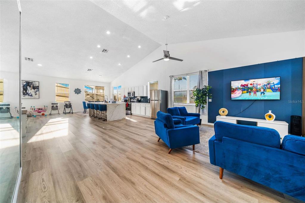 137 S ROMA WAY, KISSIMMEE, FL — photo 4 of 30