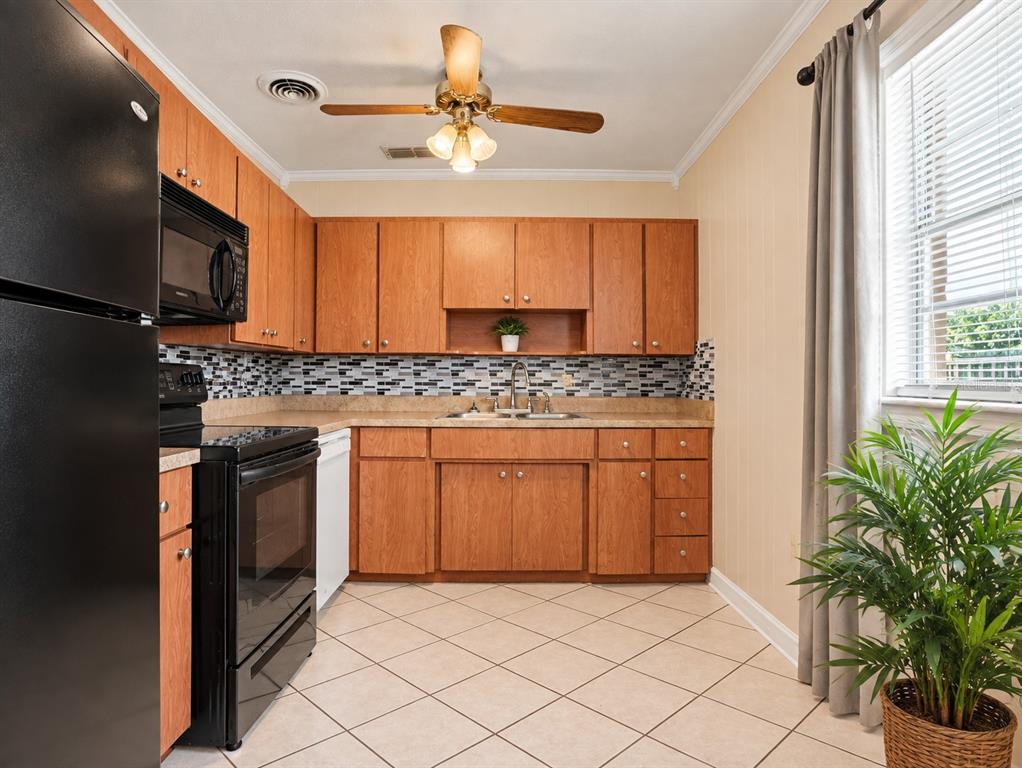322 NE 9TH STREET, MULBERRY, FL — photo 4 of 13