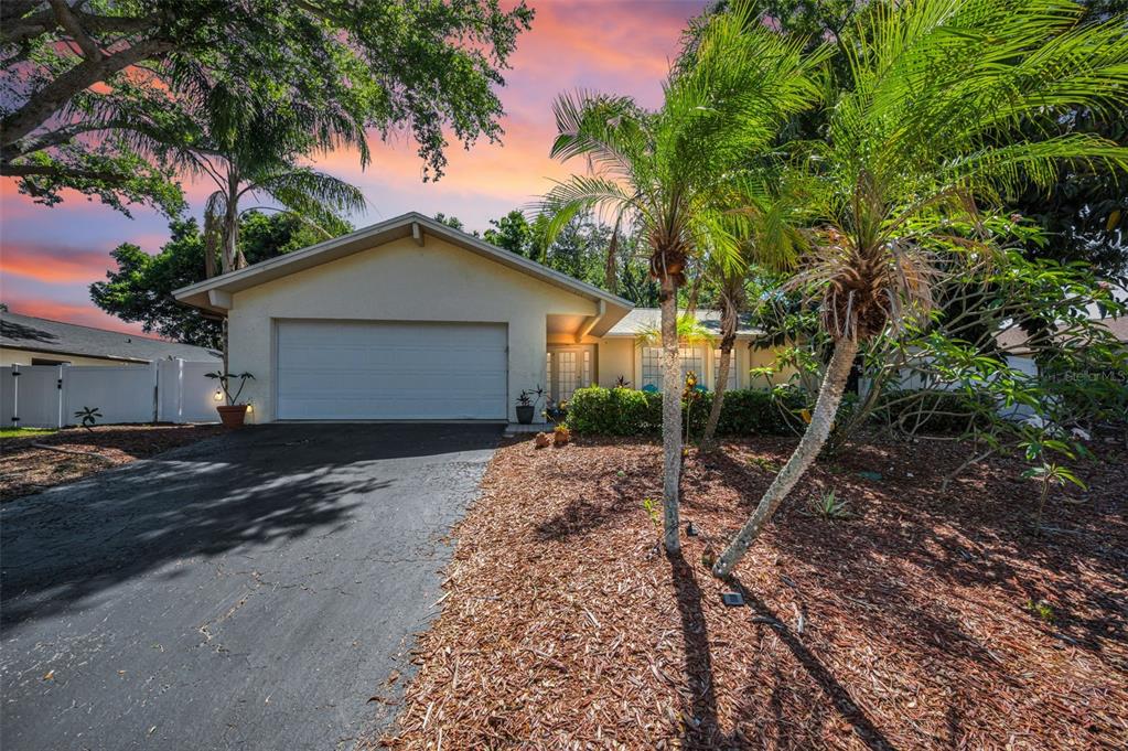 520 SANDY HOOK ROAD, PALM HARBOR, FL — photo 2 of 30