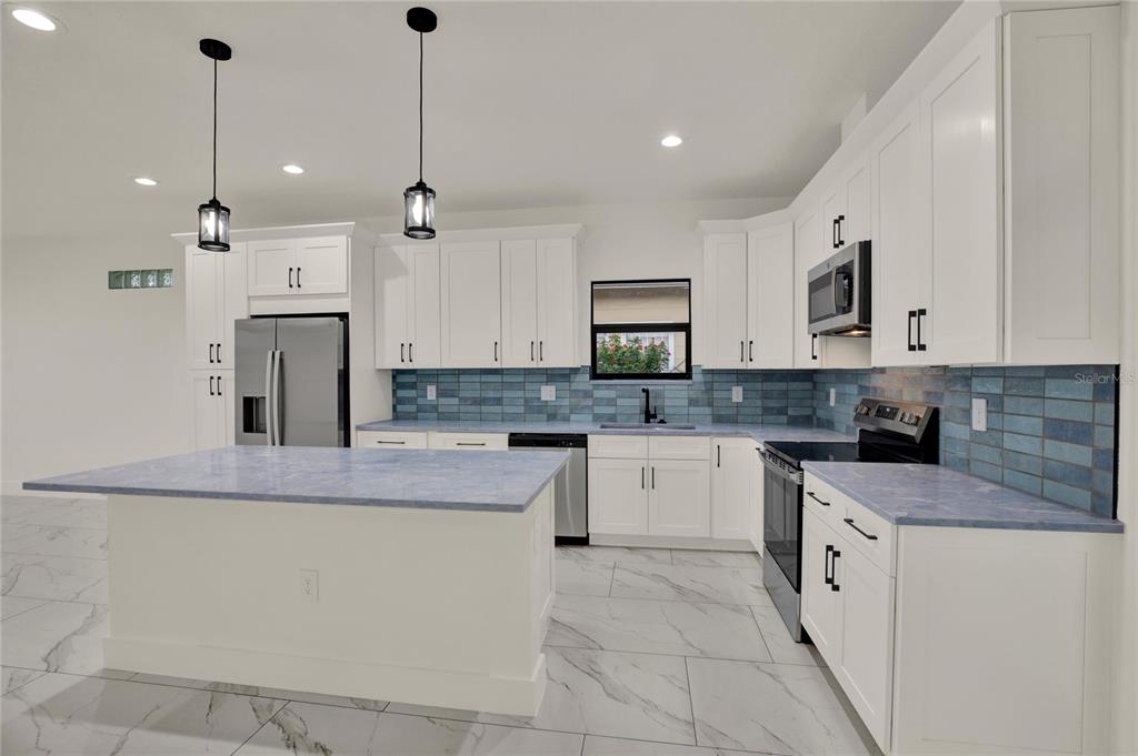 2725 W GREEN STREET, TAMPA, FL — photo 3 of 28