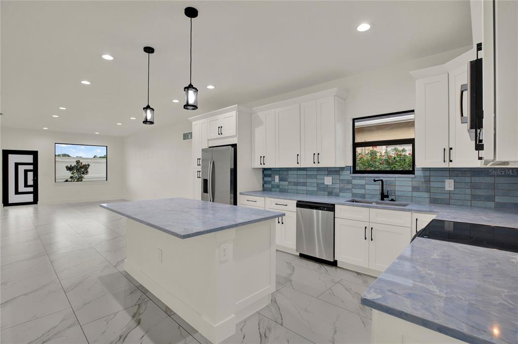 2725 W GREEN STREET, TAMPA, FL — photo 4 of 28