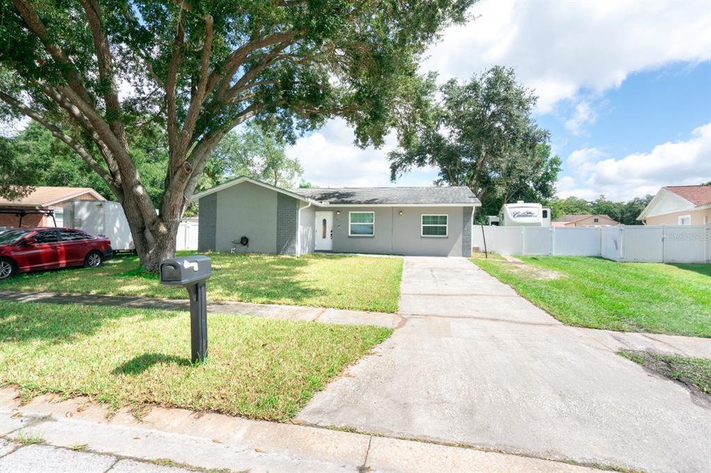 13915 BRIDGEPORT DRIVE, TAMPA, FL — photo 2 of 25