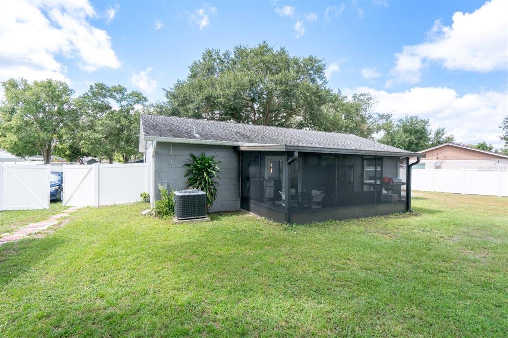 13915 BRIDGEPORT DRIVE, TAMPA, FL — photo 3 of 25