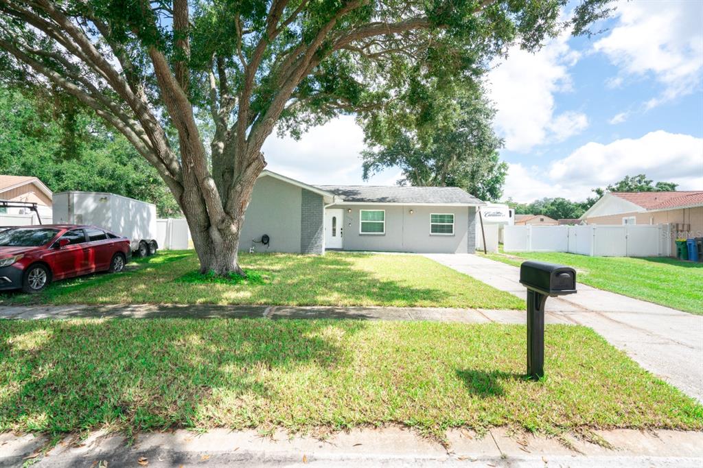 13915 BRIDGEPORT DRIVE, TAMPA, FL — photo 4 of 25