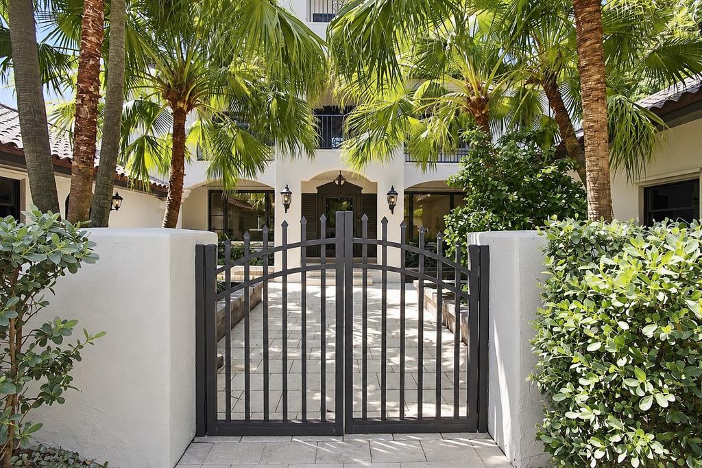 980 BAY ESPLANADE, CLEARWATER, FL — photo 3 of 30
