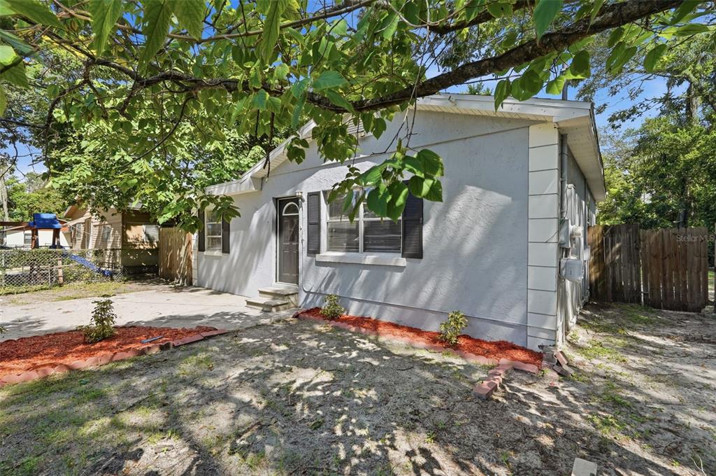 1412 E ANNIE STREET, TAMPA, FL — photo 2 of 26
