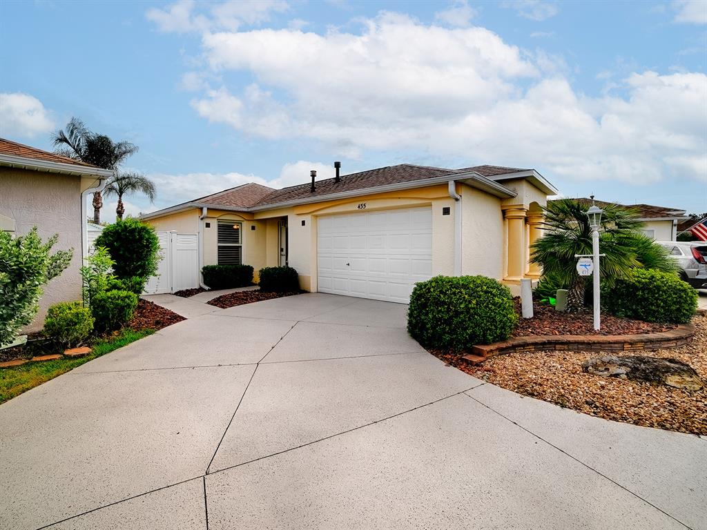 435 CARLISLE COURT