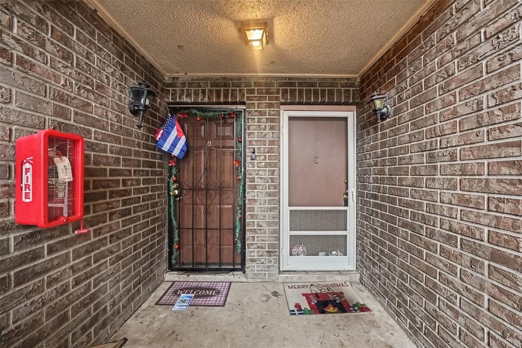 305 E WELLINGTON COURT UNIT 64