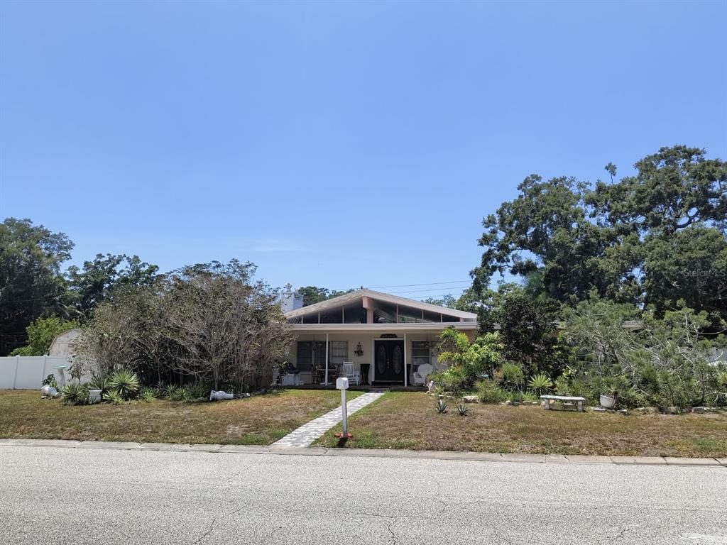 790 OAKWOOD DRIVE