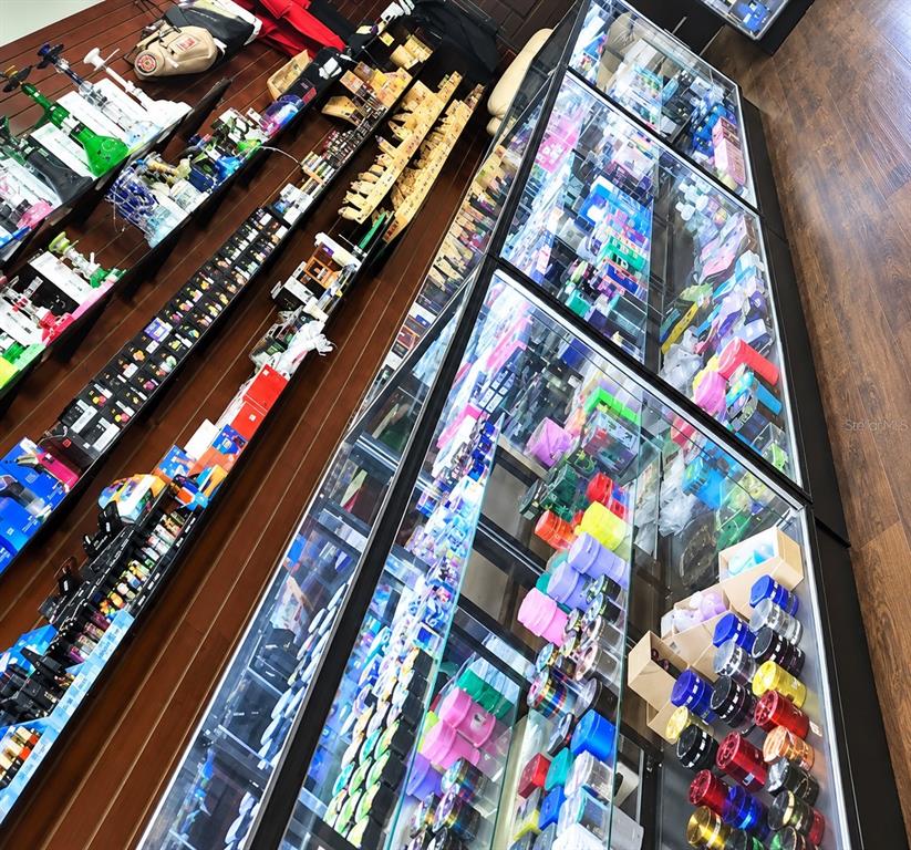 TURNKEY SMOKE SHOP OPPORTUNITY ABSENTEE OWNERSHIP