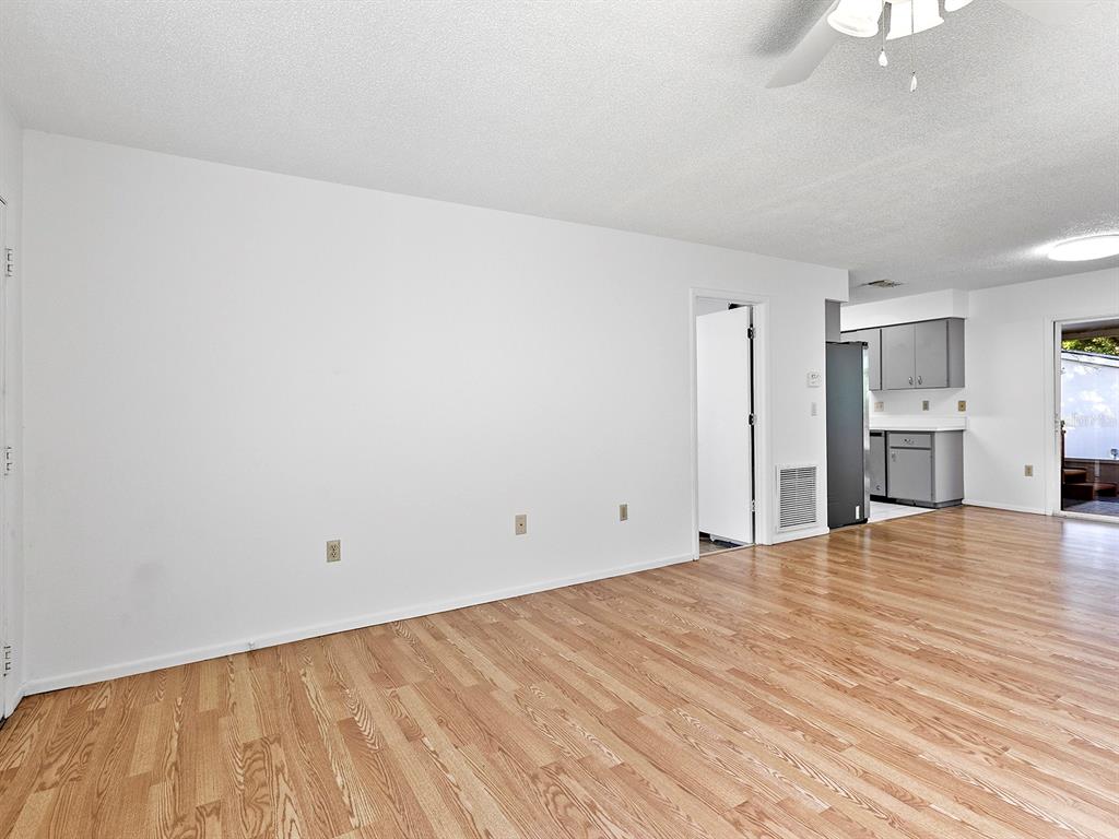 4260 BELL AVENUE, SARASOTA, FL — photo 3 of 22