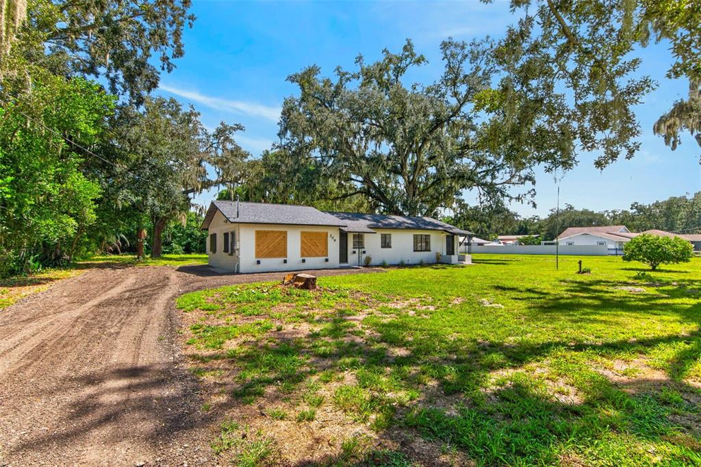 209 S SAINT CLOUD AVENUE, VALRICO, FL — photo 2 of 30