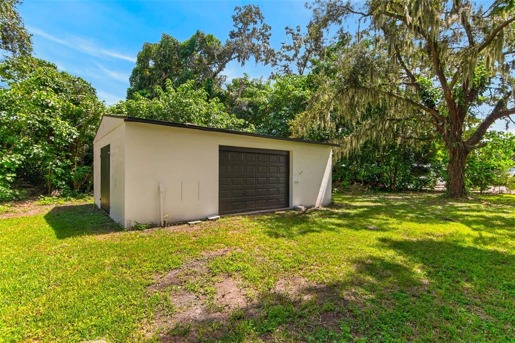 209 S SAINT CLOUD AVENUE, VALRICO, FL — photo 3 of 30
