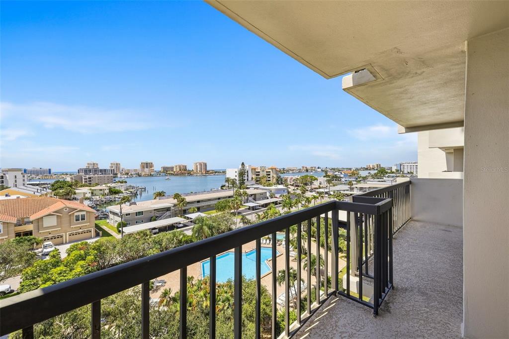 400 ISLAND WAY UNIT 701