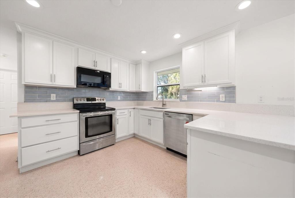 1690 PINEHURST ROAD, DUNEDIN, FL — photo 4 of 30