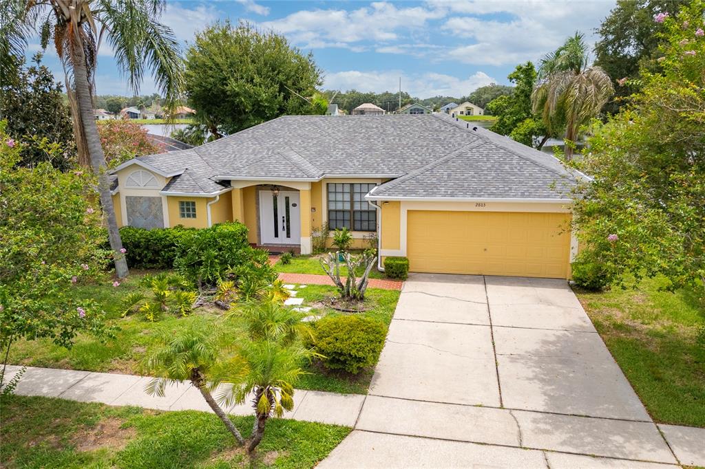 A bright entryway features white double doors with decorative glass inserts, tile flooring, and a rug — 2803 MIDDLETON CIRCLE, KISSIMMEE, FL
