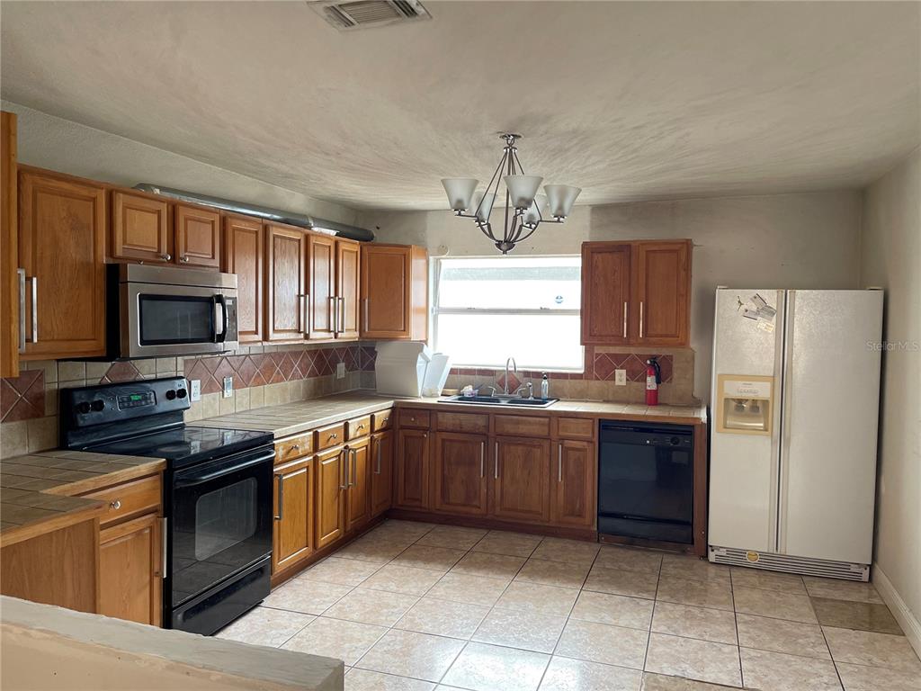 1112 OCEAN STREET, KISSIMMEE, FL — photo 4 of 11