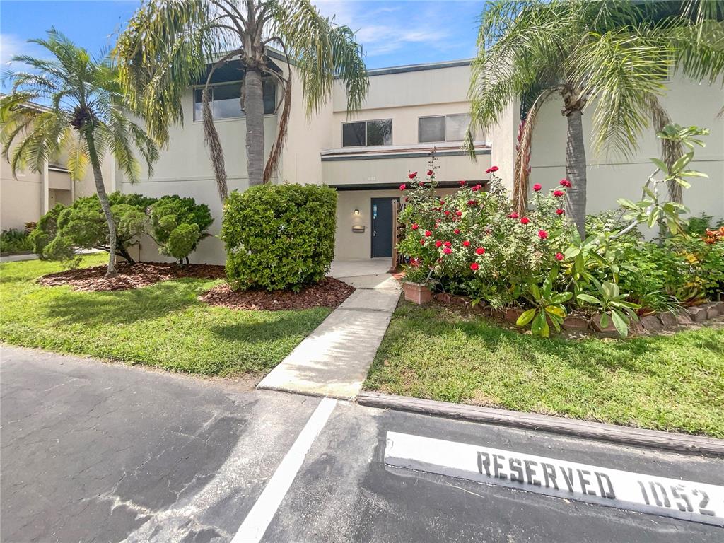 1052 LONGFELLOW CIRCLE