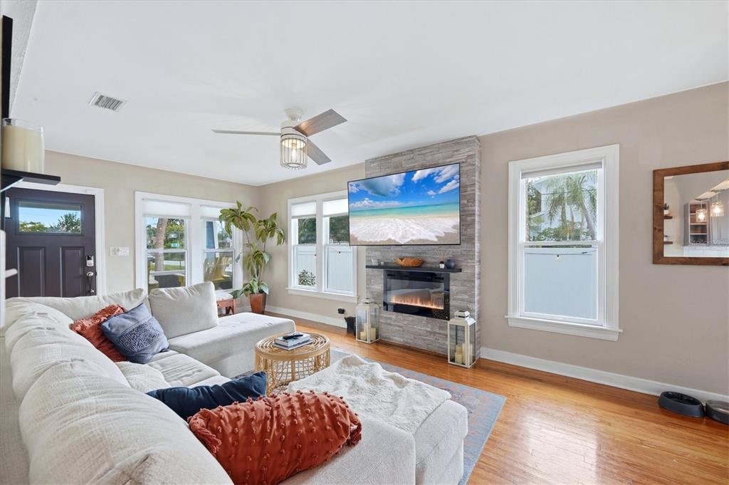 2363 4TH AVENUE N, ST PETERSBURG, FL — photo 5 of 51