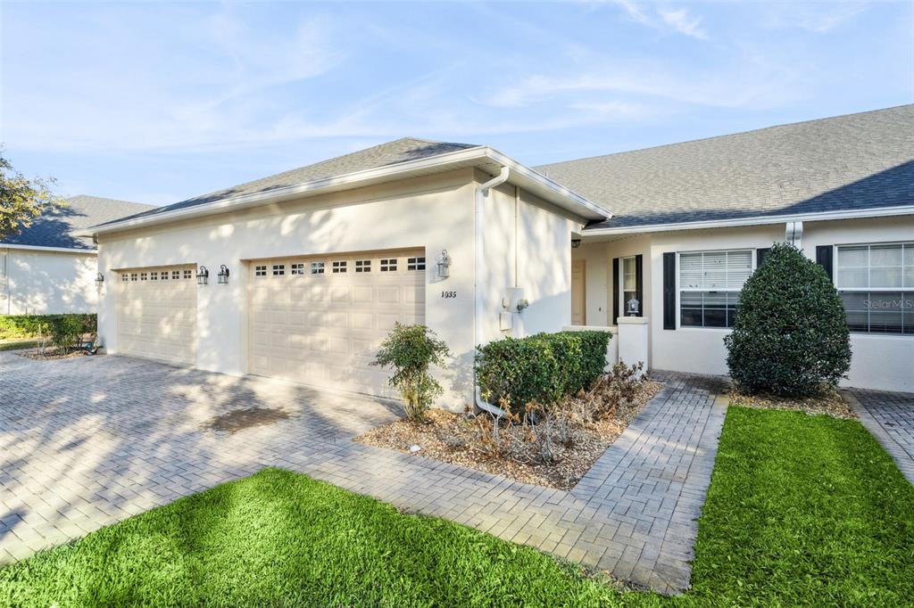 1035 GREEN GATE