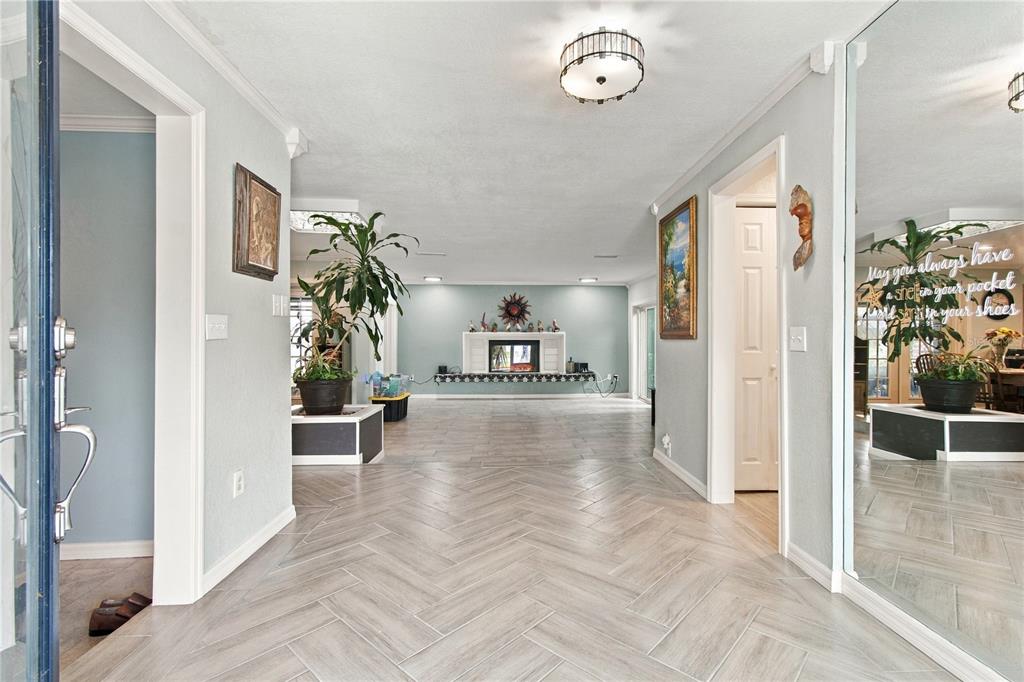 2168 KENT AVENUE, CLEARWATER, FL — photo 5 of 71