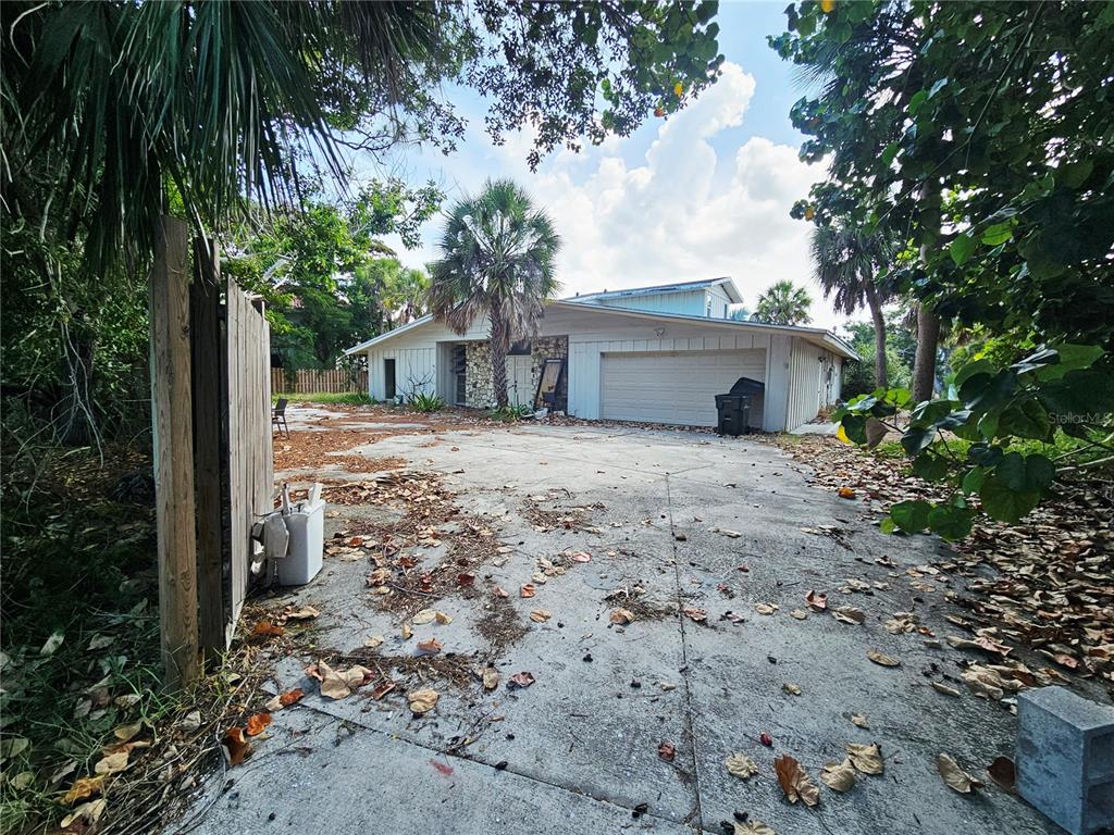 7425 MIDNIGHT PASS ROAD