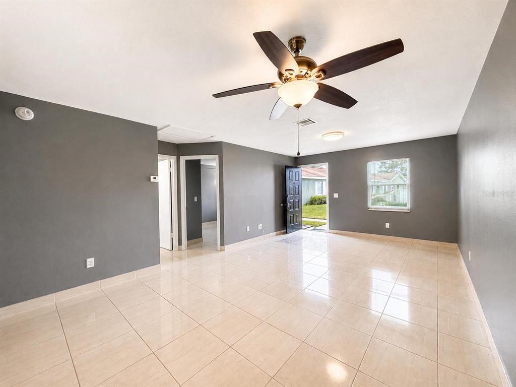 43 W LAS PALMAS WAY, KISSIMMEE, FL — photo 3 of 24