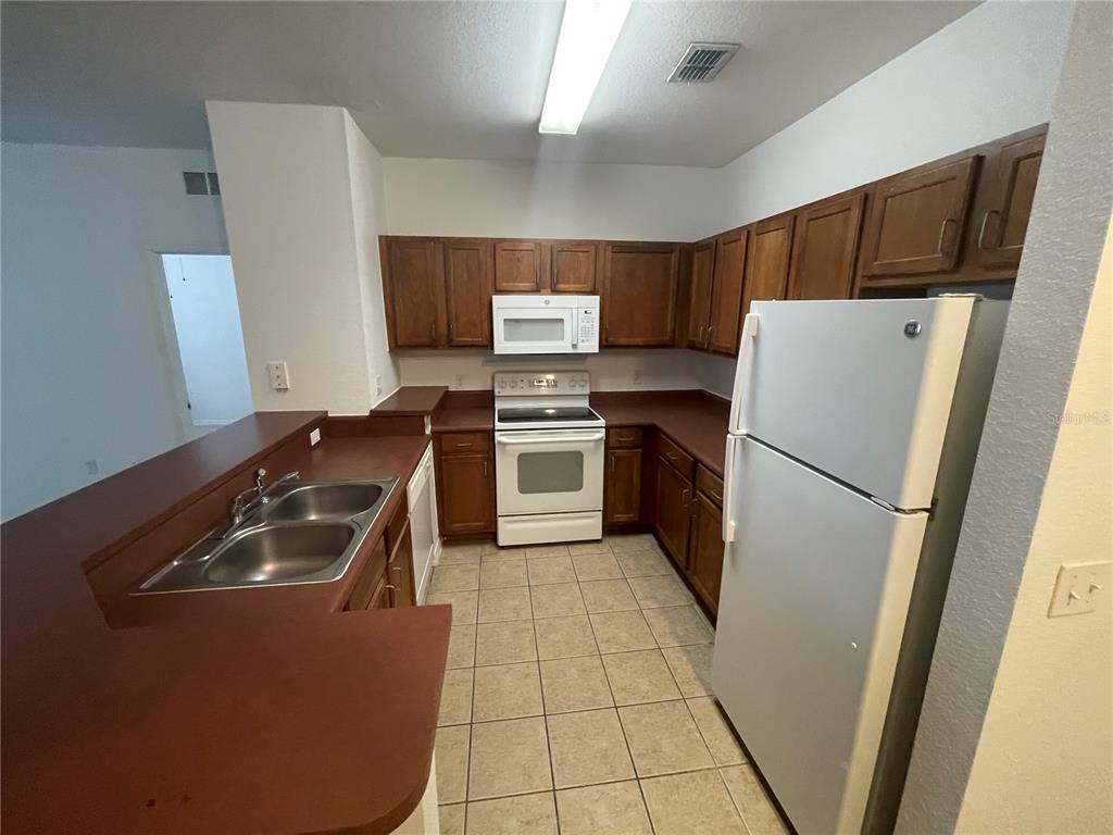 8102 LILLIES WAY UNIT 204, ORLANDO, FL — photo 3 of 11