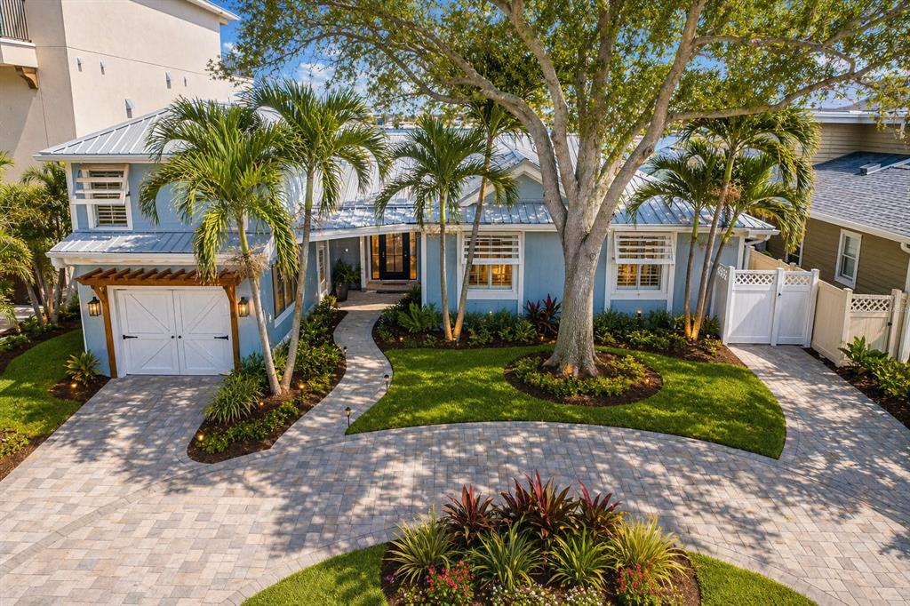 845 BAY ESPLANADE