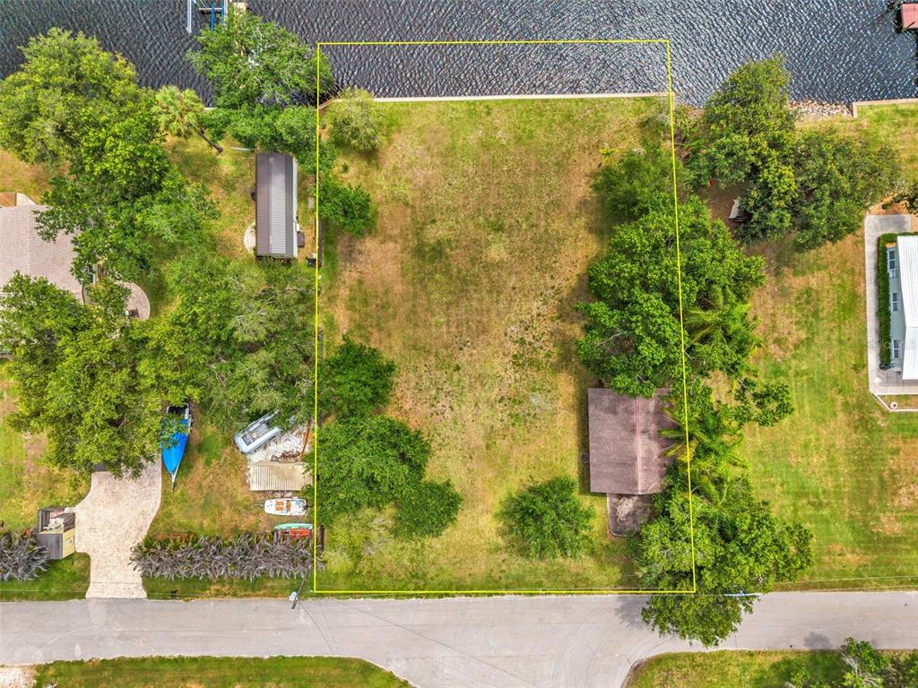 An aerial view shows a rectangular waterfront lot with a small building and trees — 10082 SW RIVERVIEW CIRCLE, ARCADIA, FL