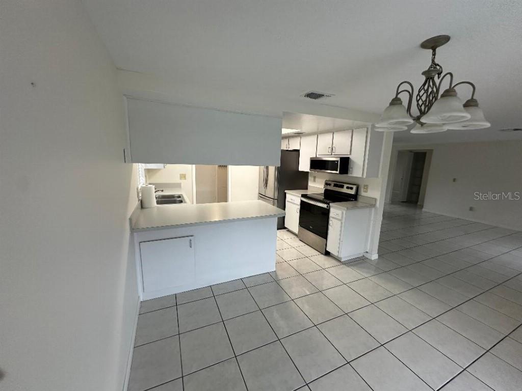 7019 MONTERRON LANE, TAMPA, FL — photo 4 of 14