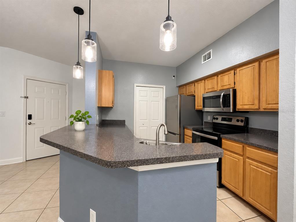 5961 WESTGATE DRIVE UNIT 2023, ORLANDO, FL — photo 4 of 9