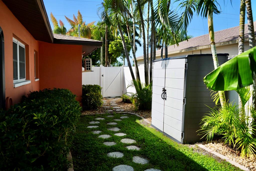 1829 CORNWALLIS PARKWAY, CAPE CORAL, FL — photo 4 of 30