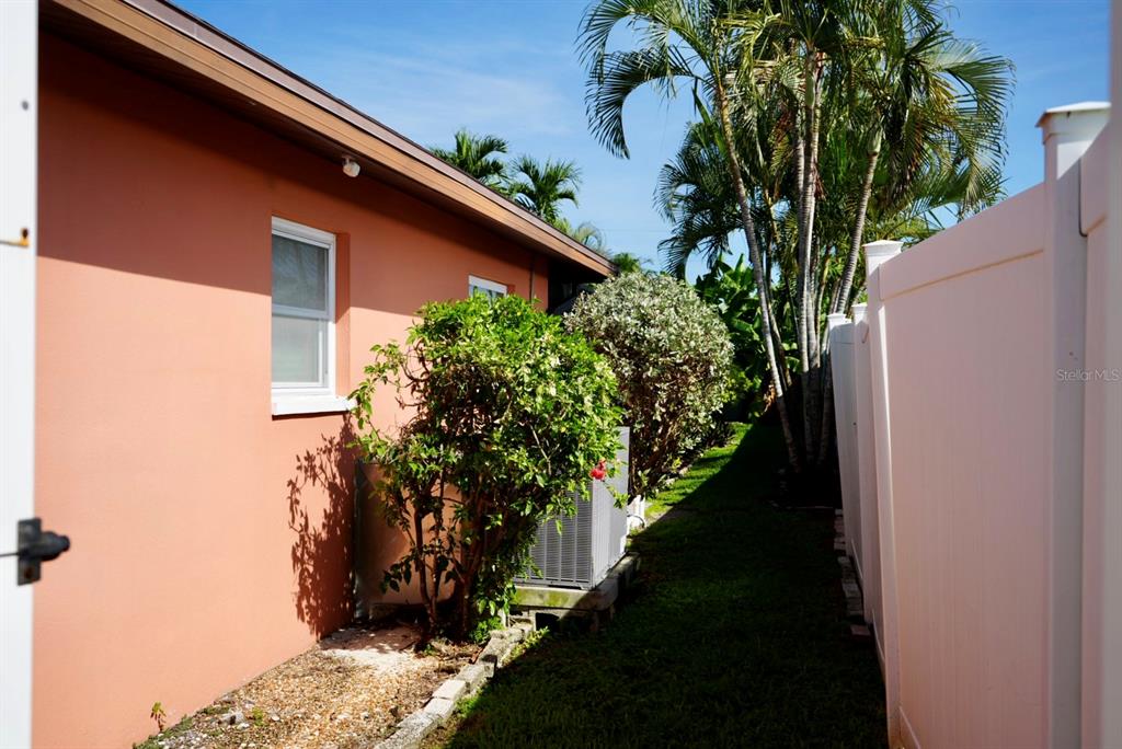 1829 CORNWALLIS PARKWAY, CAPE CORAL, FL — photo 5 of 30