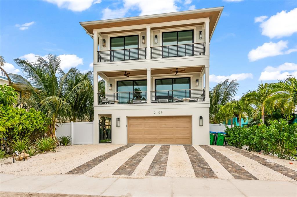 2109 AVENUE C, BRADENTON BEACH, FL — photo 4 of 62