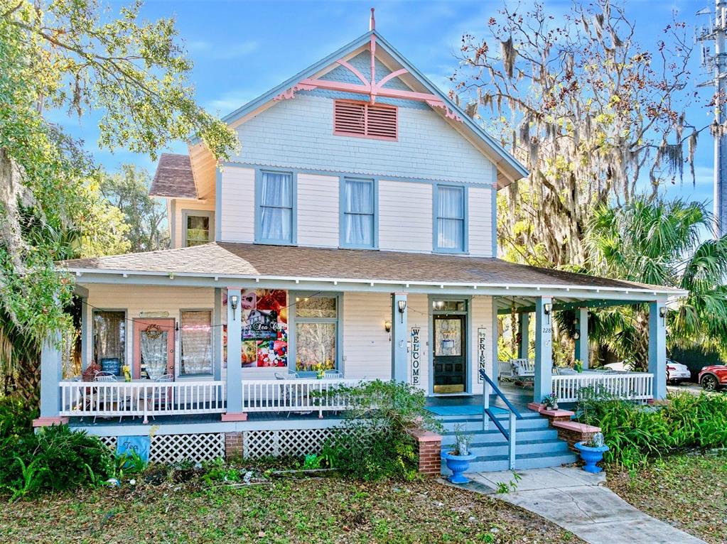 228 W HOWRY AVENUE