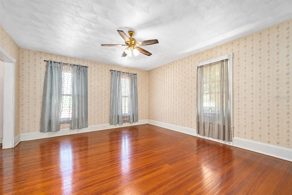 228 W HOWRY AVENUE, DELAND, FL — photo 4 of 9