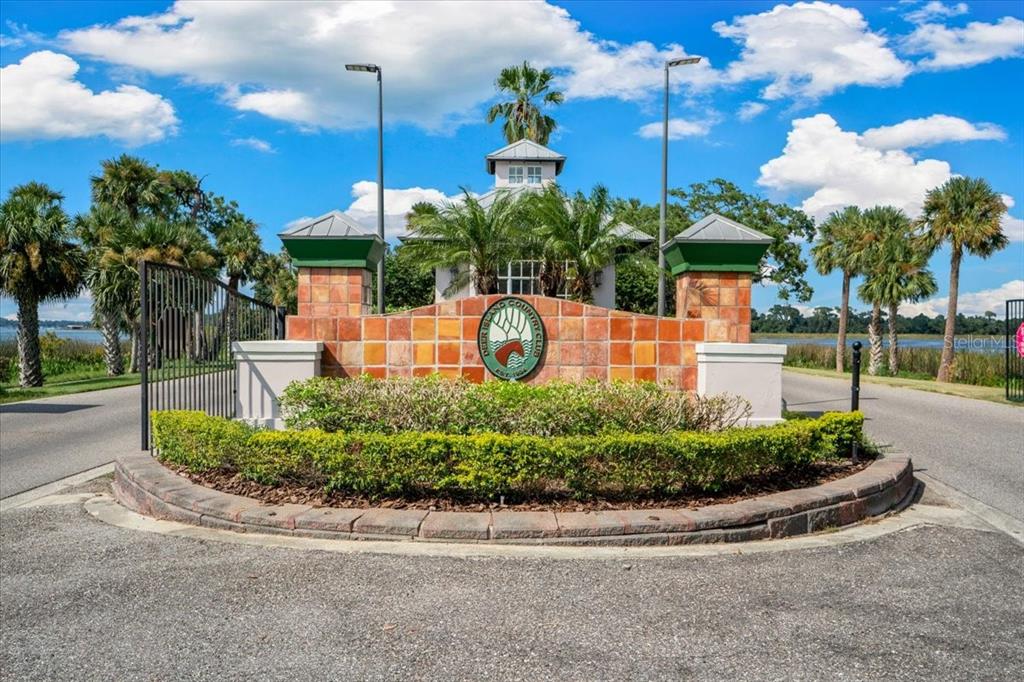 The entrance to Deer Island Country Club features a brick monument sign and landscaping — LIVE OAK DRIVE, TAVARES, FL