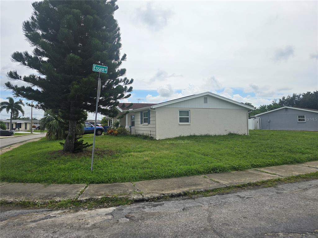 2055 NORFOLK DRIVE, HOLIDAY, FL — photo 2 of 25