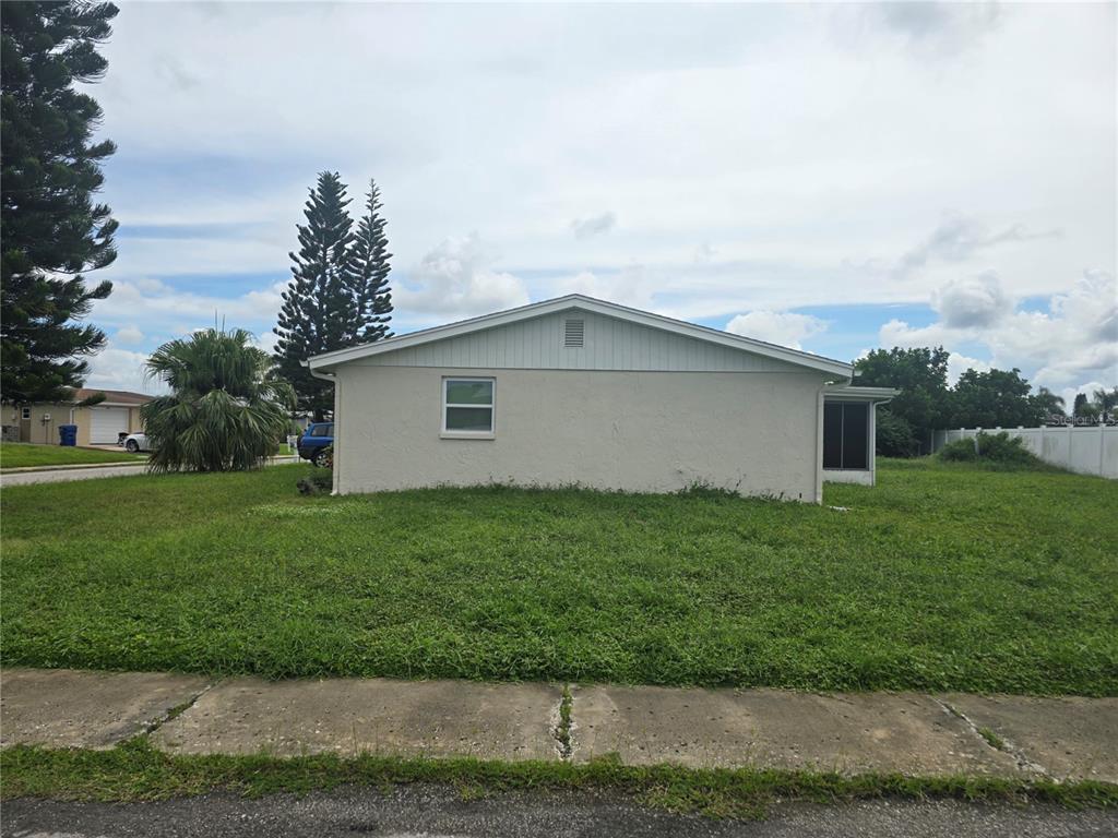 2055 NORFOLK DRIVE, HOLIDAY, FL — photo 3 of 25