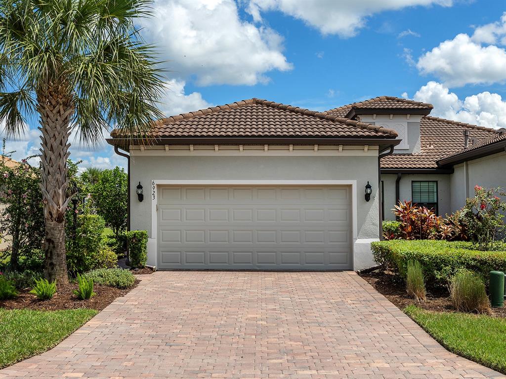 6923 HOLBROOK COVE