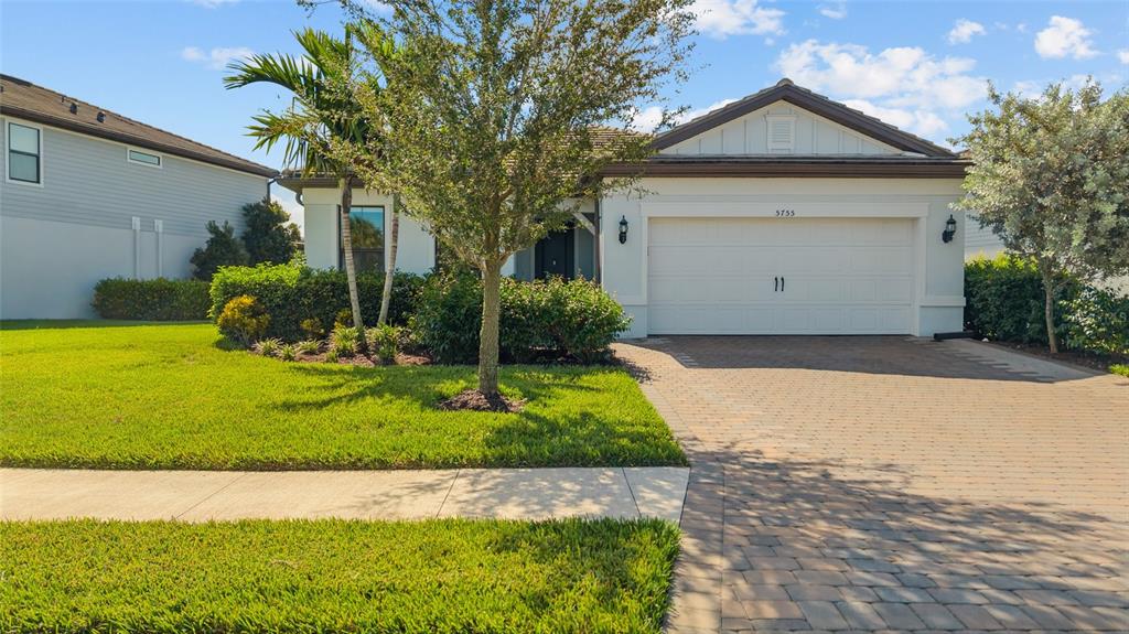 5755 BLUESTAR COURT, LAKEWOOD RANCH, FL — photo 2 of 30