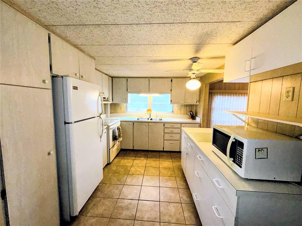864 S GREEN CIRCLE, VENICE, FL — photo 5 of 18