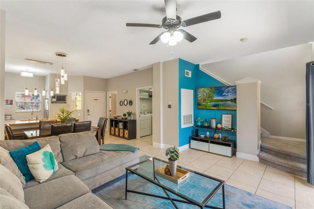A patio with a dining set, umbrella, and hot tub enclosed by a screen cage — 4733 VERO BEACH PLACE, KISSIMMEE, FL