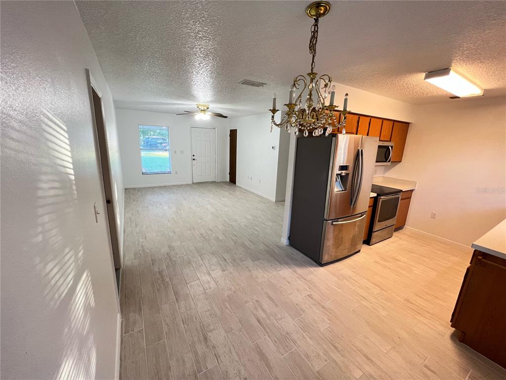 33 LAKEVIEW COURT, MASCOTTE, FL — photo 4 of 22