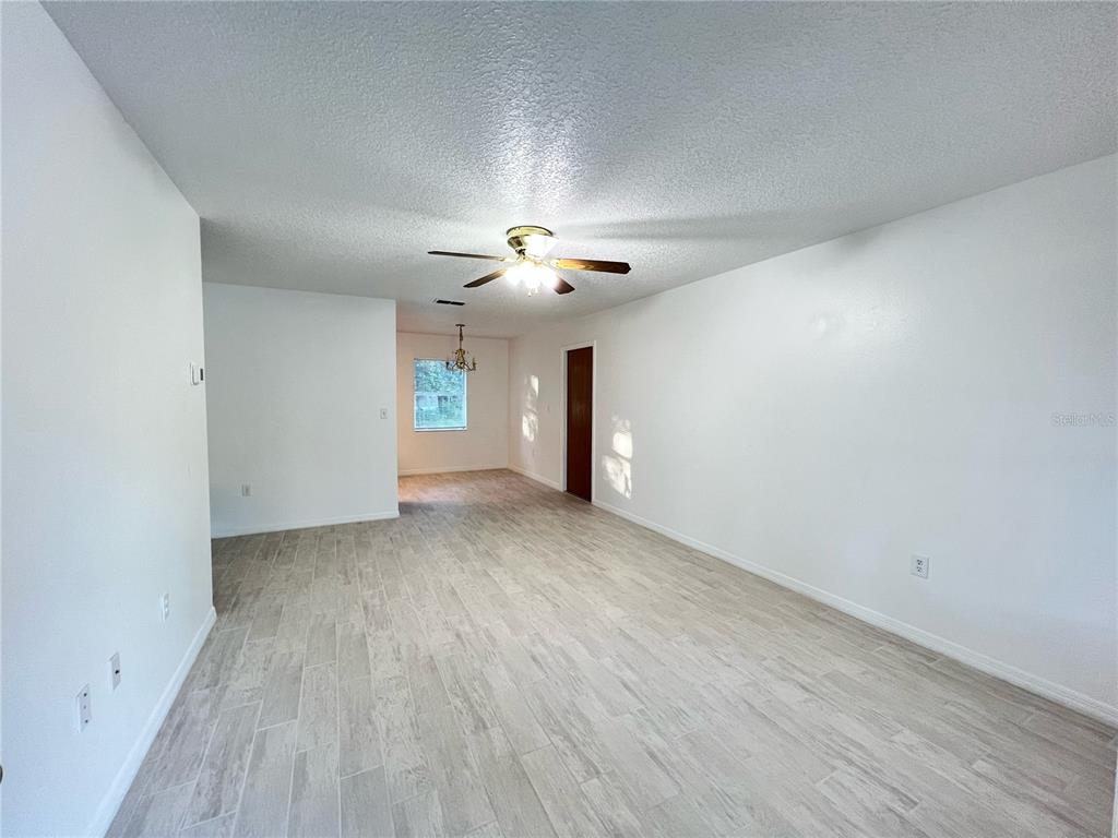 33 LAKEVIEW COURT, MASCOTTE, FL — photo 5 of 22