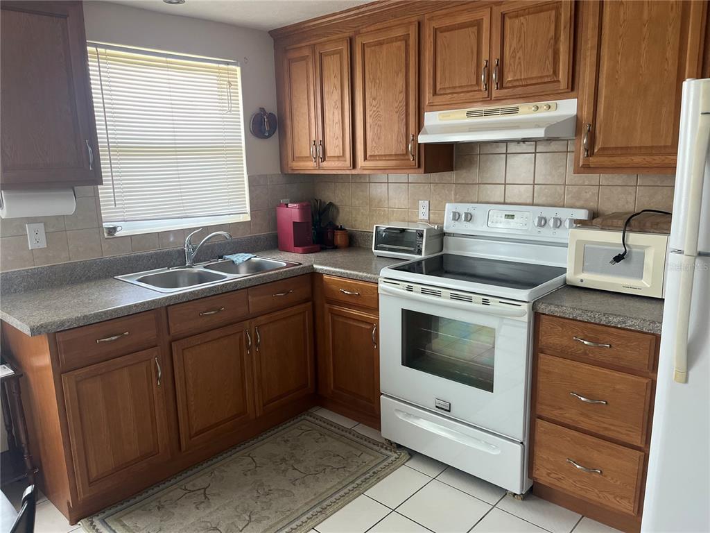 1919 FORKED CREEK DRIVE, ENGLEWOOD, FL — photo 3 of 18