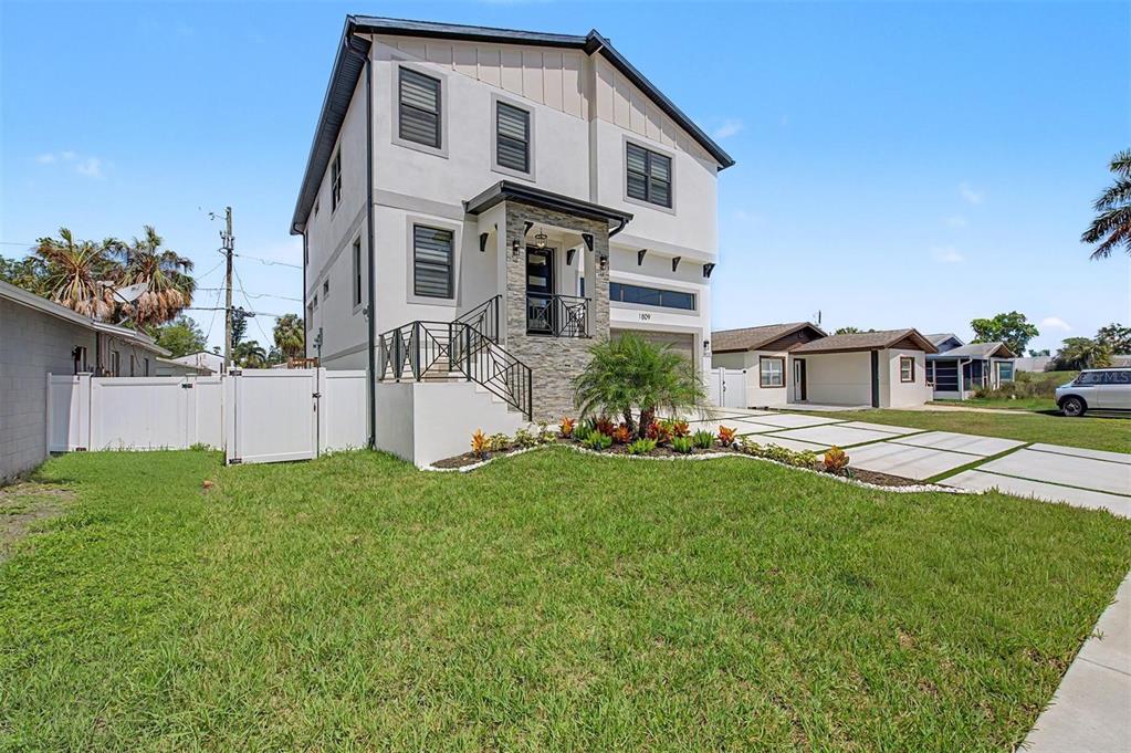 1809 SHORE ACRES BOULEVARD NE, ST PETERSBURG, FL — photo 5 of 30