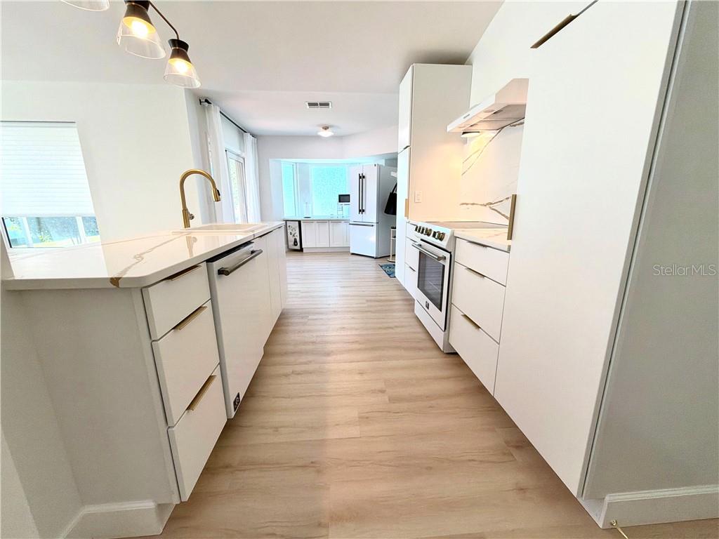 765 W Toucan LOOP, HERNANDO, FL — photo 2 of 24